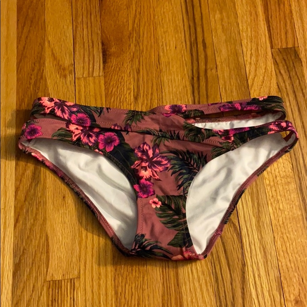 NWOT Pink VS Cross-Over Tropical Bikini Bottoms